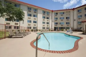 Super 8 by Wyndham Austin North/University Area - Pool