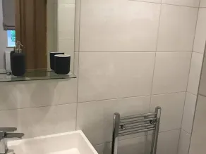 1 Helena House Brownlow Road - Bathroom