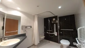 Holiday Inn Express London Gatwick - Crawley by IHG - Badeværelse