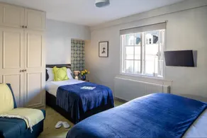Dream Stays Bath - Trim Street Townhouse with Hot tub - Room