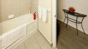 RivetStays - The Fly Luxury Suites - Bathroom