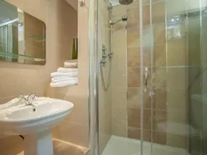 House Forty one - Bathroom