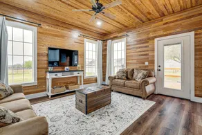 Furnished Deck + Views: Rural Schulenburg Retreat - Interiör