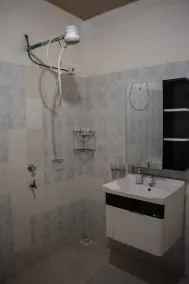 Reens Vacation Rentals - Bathroom