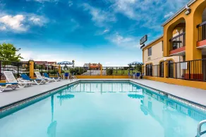 Quality Inn & Suites Orangeburg - Piscine
