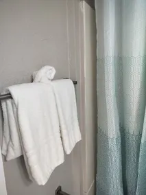 Longmont Lodge & RV Park - Bathroom