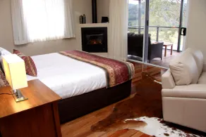 Yabbaloumba Retreat - Camera