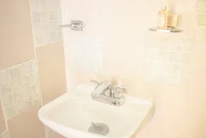 Chambre privée avec terrasse | Vue jardin - Salle de bain