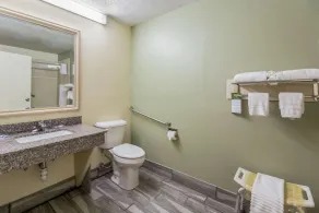 Rodeway Inn Cadiz - Badezimmer