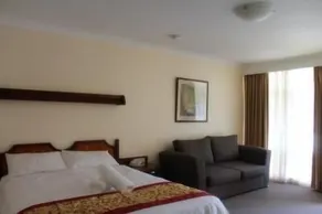 Molly Morgan Motor Inn - Room