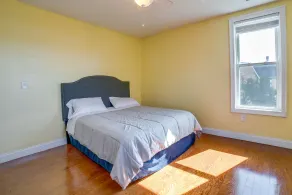 Inviting Connellsville Getaway w/ Deck! - Værelse