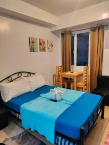 Luxurious 9th Floor Studio in Quezon City with Private Pool - Chambre