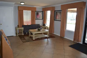Hill Country Inn and Suite - Coin salon dans le hall