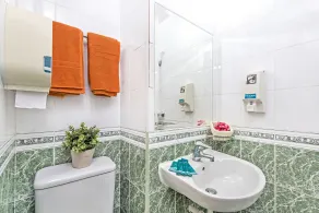 Hotel 81 Gold - Bathroom