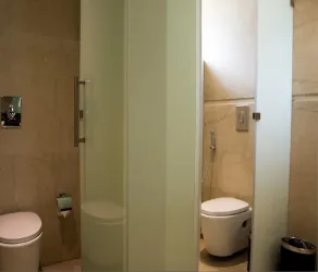 Barsana Boutique Hotel - Pure vegetarian - Bathroom