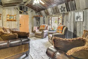 9 Mi to Hocking Hills SP: Cabin w/ Private Hot Tub - Interiör