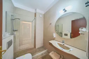 Hotel Central - Bathroom