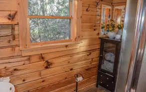 A Tumblin Run - Bathroom