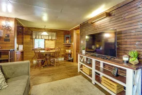 Rustic Bedford Cabin Near Hunting & Fishing - Interiør