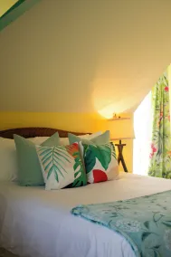 Water's Edge Inn - Adults Only - Zimmer