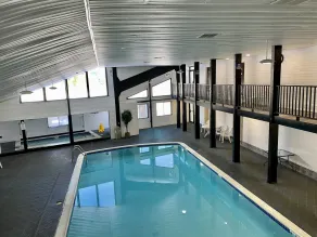 Beacon Inn & Suites - Piscine
