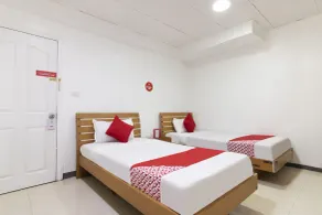OYO 416 Lucky Hotel - Room