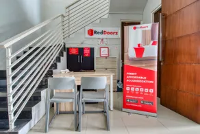 RedDoorz near Surabaya Zoo - Recepción