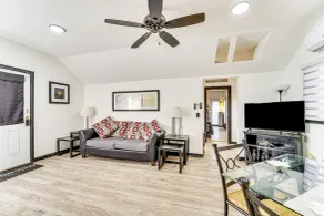 Springdale Vacation Rental ~ 9 Mi to Fayetteville! - Interior