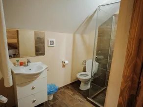 Casa Laptici - statiunea Pestera-Padina, Bucegi - Bathroom