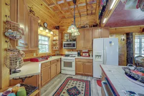 North Carolina Getaway w/ Patio! 26 Mi to Slopes - Interiør