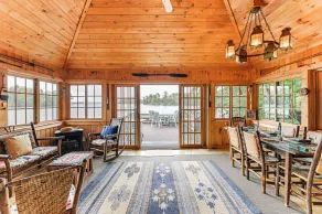 Lakefront Adirondacks Home: Lake George Oasis! - Innvendig