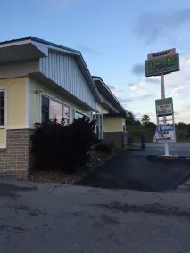 Lake Inn and Restaurant - Restaurant
