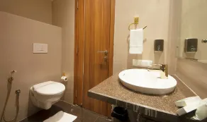 Hotel Le Roi,Haridwar@Har Ki Pauri - Bathroom