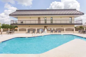 Days Inn by Wyndham Florence/I-95 North - Piscine