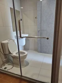 Charming Bangkok Apartment with City, Pool, and River Views - Bad