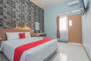 Urbanview Hotel Ultima Veteran Garut - Room