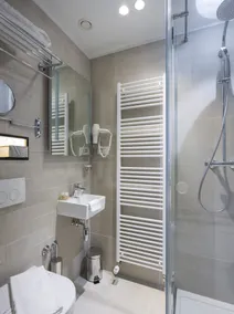 Livris Hotel - Bathroom