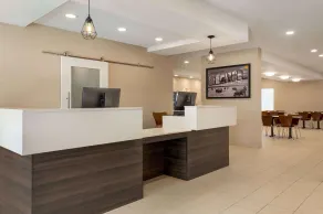 Super 8 by Wyndham Thompson - Reception