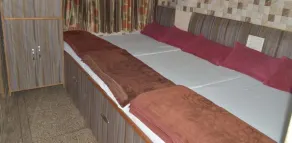 Ajanta Hotel 100 Mtrs Railway Station & 400 Mtrs Dargah - Room