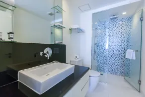 Oakwood Residence Sukhumvit 24 Bangkok - Salle de bain