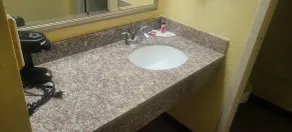 Travelodge by Wyndham Airport Platte City - Bathroom