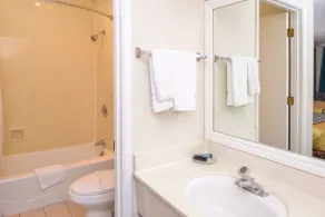 Atascadero Inn - Bathroom
