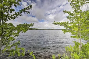 Pet-friendly Togus Pond Home: Kayak & Canoe! - Innvendig