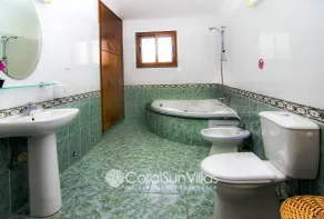 Fabulous Villa In Coral Bay Near Beach, Amenities - Bathroom