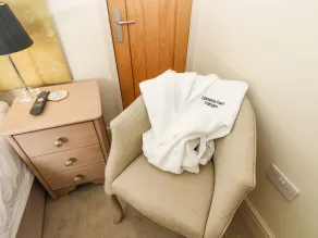 Cross Cottage - Room