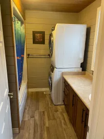 4 Bedroom Cottage on Manitoulin Island Next to Sand Beaches! - Bathroom