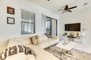 Day Trip to Fort Myers Beach: Pet-friendly Home! - Innvendig