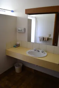 Shannon Motor Inn - Bathroom