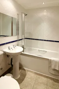 The Royal Hotel Hull - Bathroom