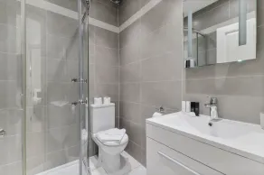 Cosy 1 Bed Apartment next to Liverpool Street Station FREE WIFI By City Stay Aparts London - Baño